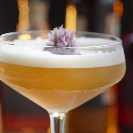 Renaissance Sao Paulo Hotel Exteriör bild A Clover Club cocktail
