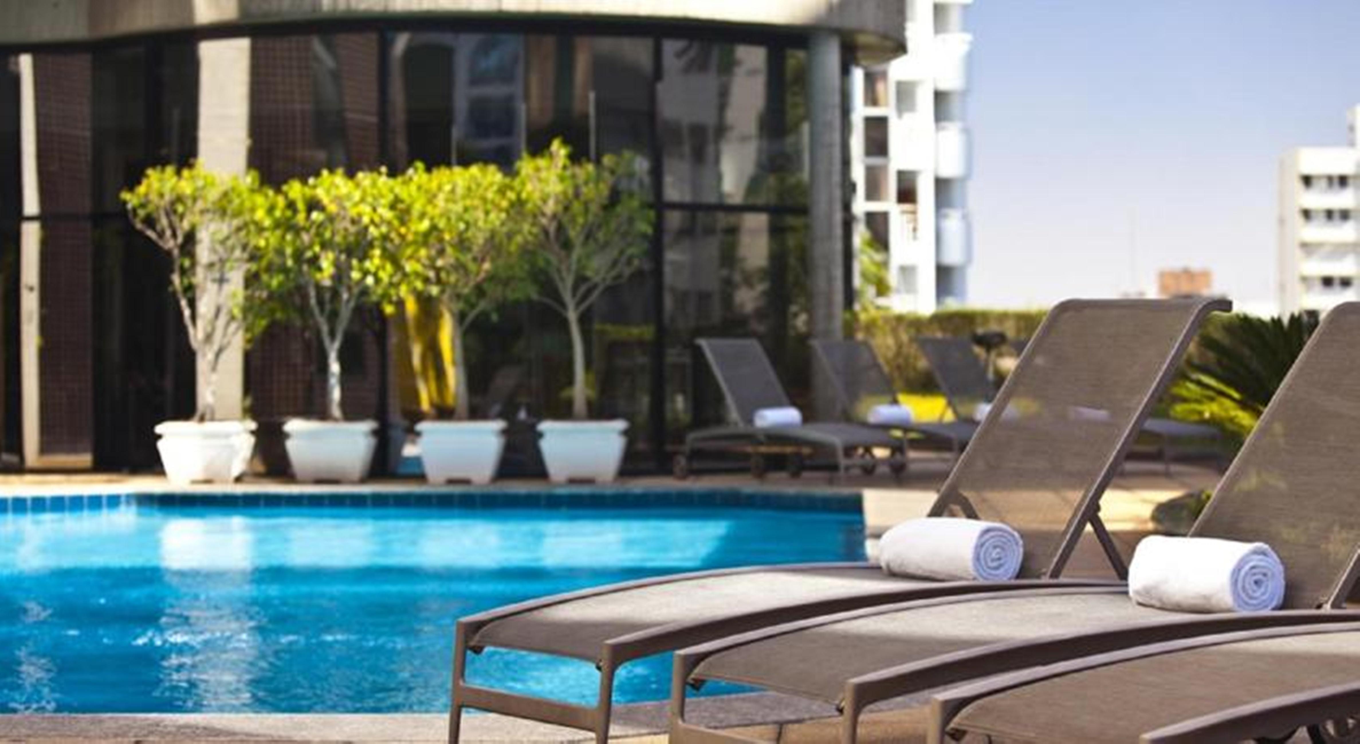Renaissance Sao Paulo Hotel Exteriör bild The pool at the hotel