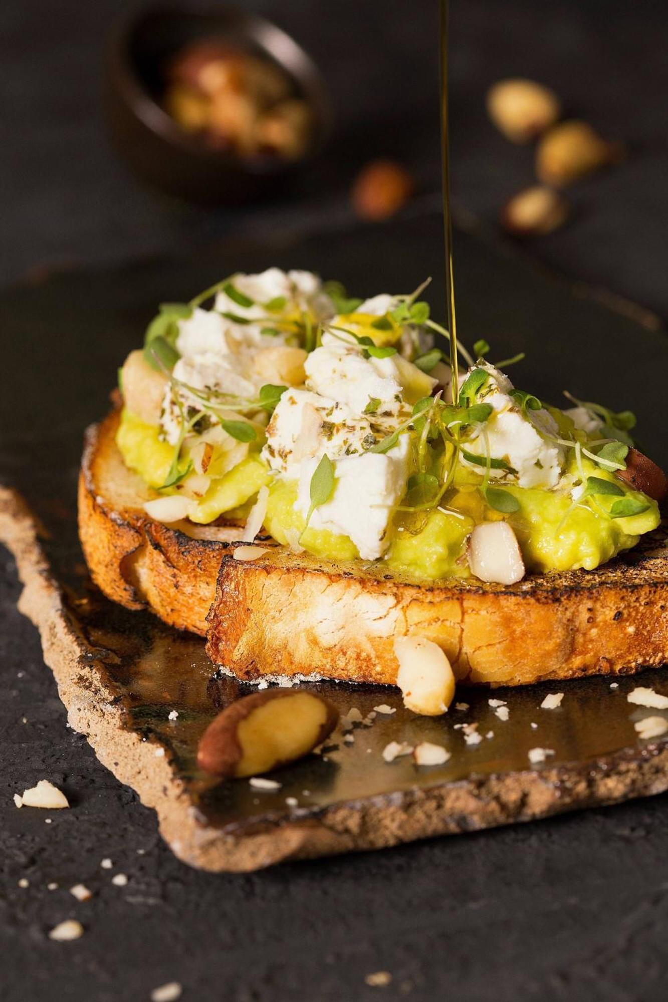Renaissance Sao Paulo Hotel Exteriör bild Avocado and goat's cheese on toast