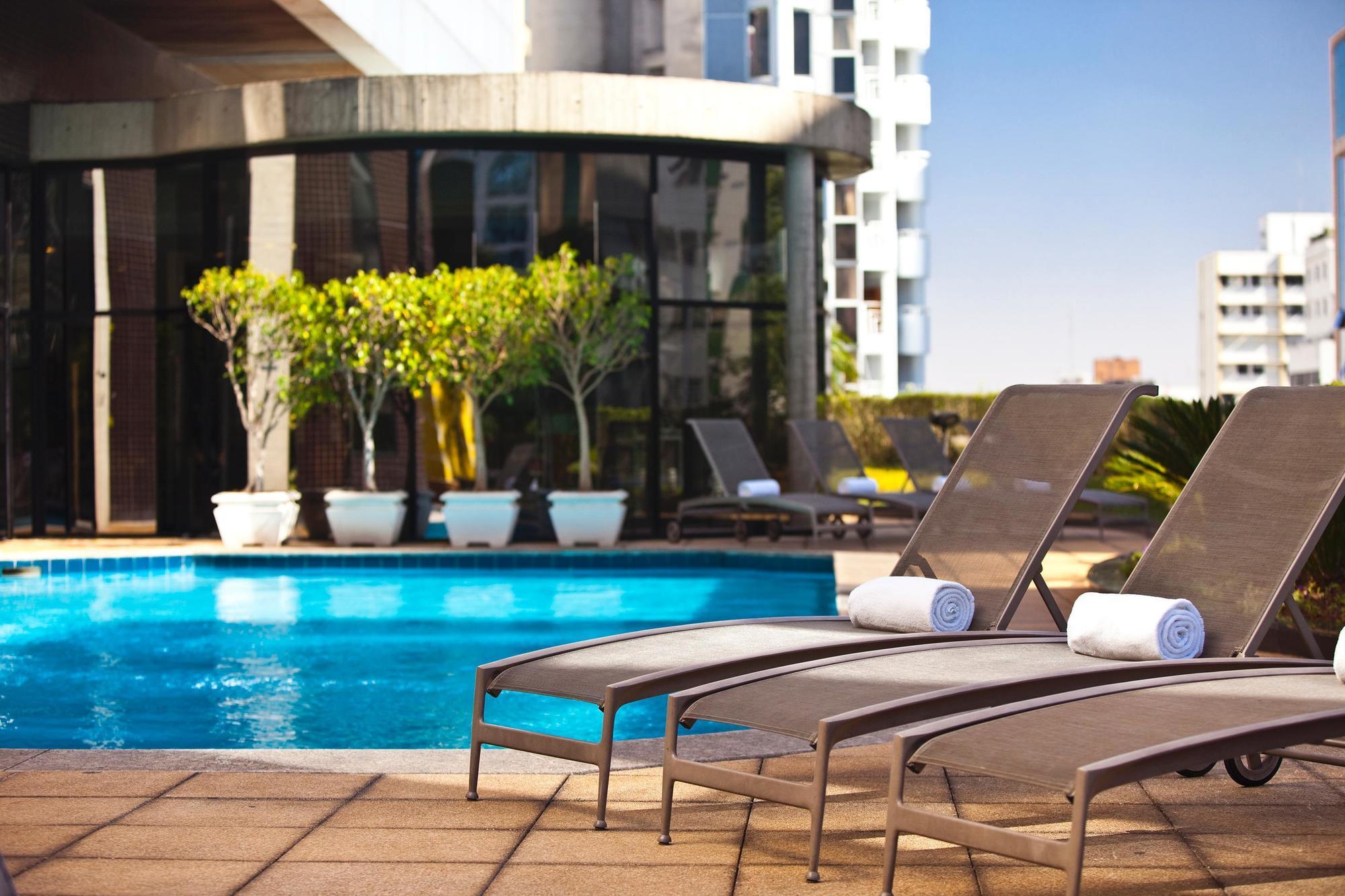 Renaissance Sao Paulo Hotel Exteriör bild The pool at the hotel